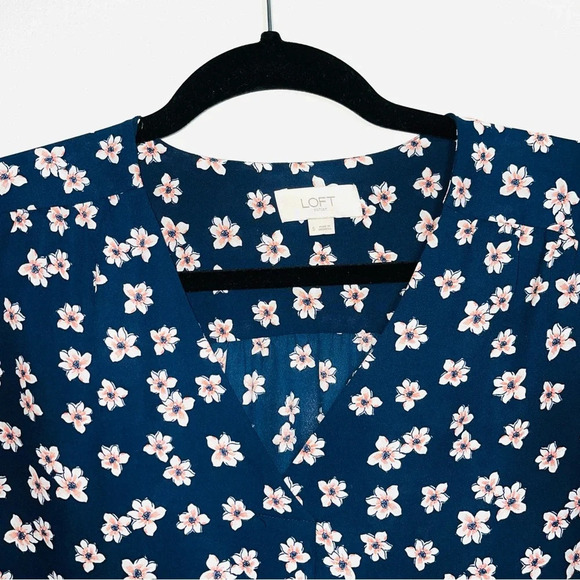 LOFT Outlet Navy Blue & Pink Floral Print Flutter Sleeve Blouse Small Women’s - Picture 2 of 10